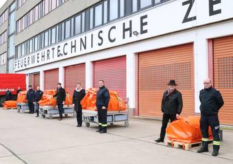 Übergabe der Löschwasserbehälter