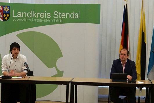 Patrick Puhlmann und Sebastian Stoll stellen sich den Fragen der Presse