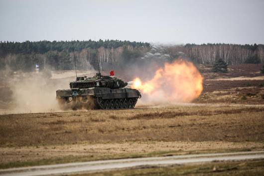 Kampfpanzer auf Schiessbahn 13