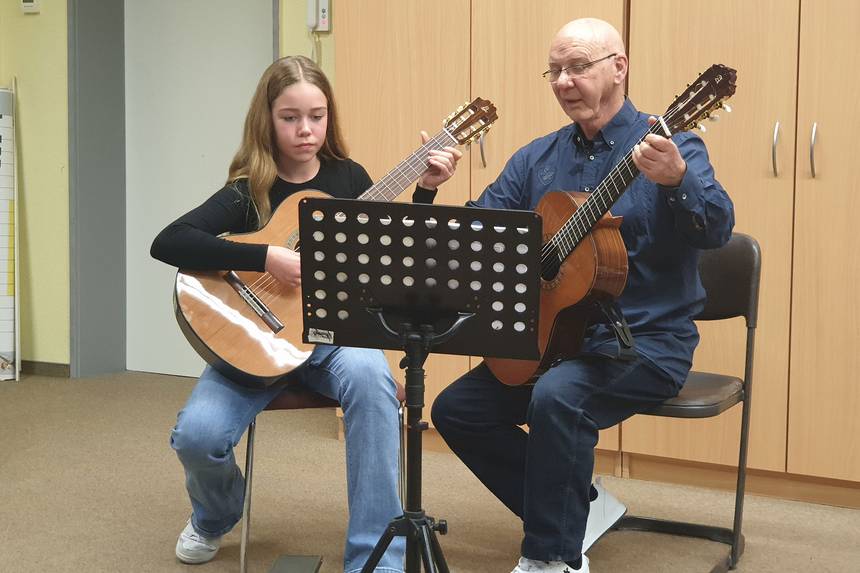 Erna Werneke und ihr Lehrer Reiner Jüttner (von links). ©Landkreis Stendal 2024 055 erna werneke und reiner j ttner