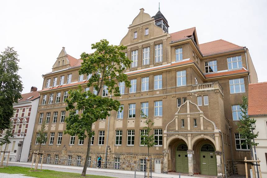 Das Gebäude Hildebrand des Winckelmann-Gymnasiums nach den Sanierungsarbeiten. ©Stefan Rühling pressefoto