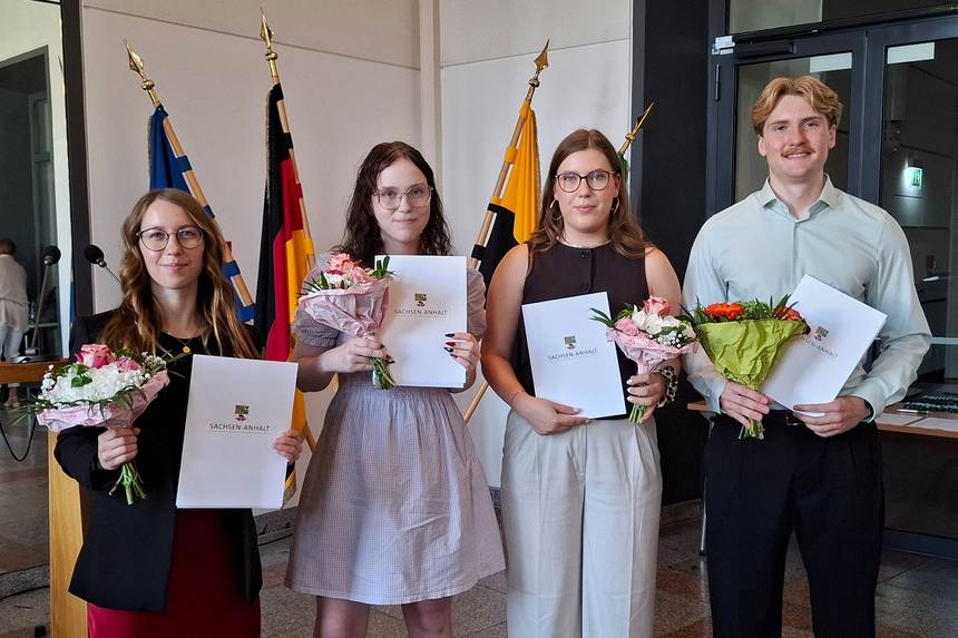 Haben ihre Ausbildung in der Kreisverwaltung erfolgreich abgeschlossen: Isabella Kruse (von links), Anna Lincke, Liza Ammereller und Eric Schulze. ©Landkreis Stendal pressefoto