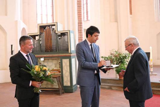 Aushändigung der Ehrennadel des Landes Sachsen Anhalts an den Chorleiter Lutz Ingmar Johns