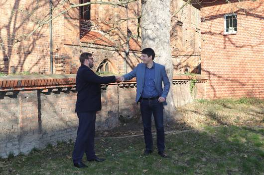 Landrat Patrick Puhlmann und Florian Fischer Leiter Kreismuseum Osterburg 2022 03 07 ©jnn