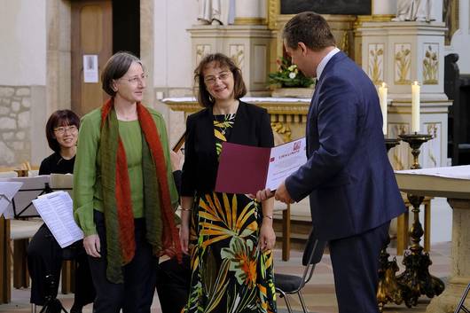 Antje Reichel und Dr. Ulrike Bergmann nahmen den Romanik-Sonderpreis entgegen