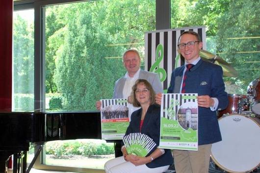 v.l. Jana Maaß, Katja Kleinau, Landrat Steve Kanitz, Dr. Ulrike Bergmann, Dr. Jochen Hofmann