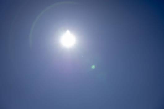 Die Sonne am blauen Himmel. © Stefan Rühling pressefoto1