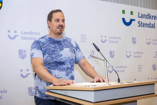 Zusammen mit der Freiwilligen-Agentur Altmark und SozialStärken bereiten Jakob Wernike und der Landkreis Stendal eine Informationsveranstaltung vor. © Stefan Rühling pressefoto